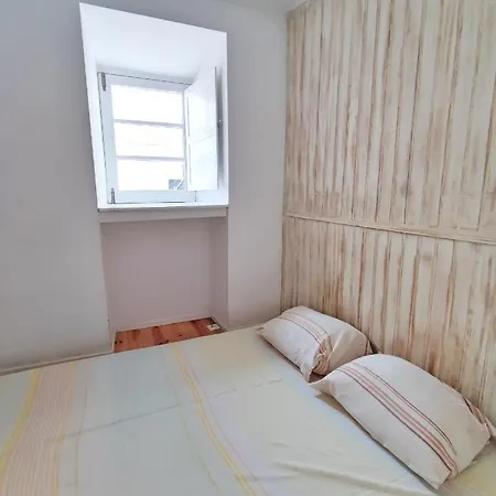 Small Lovely Apartment Lisbon